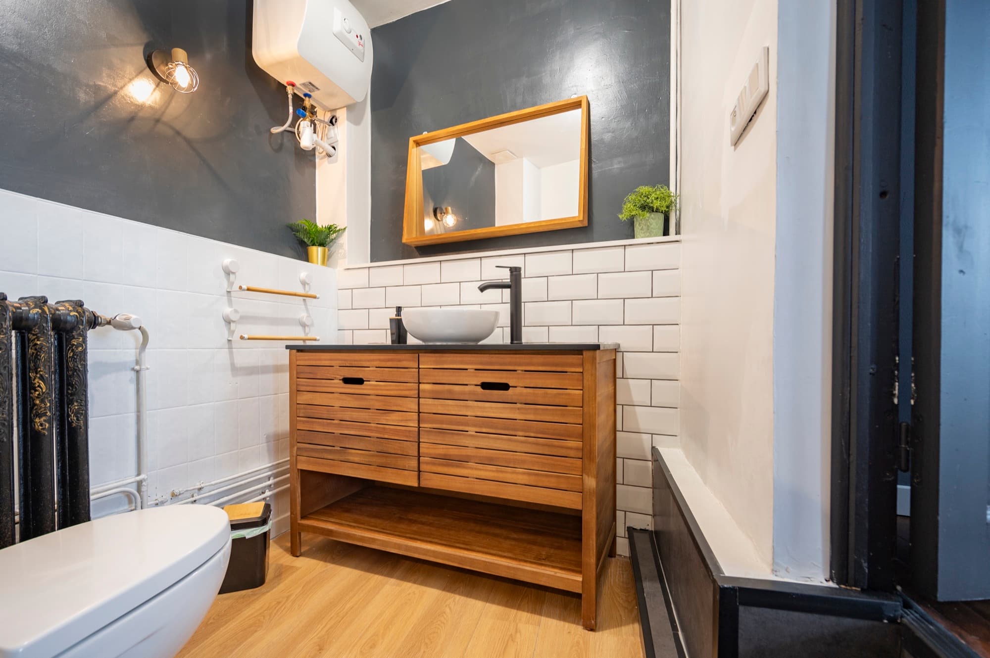 Héloïse — bathroom
