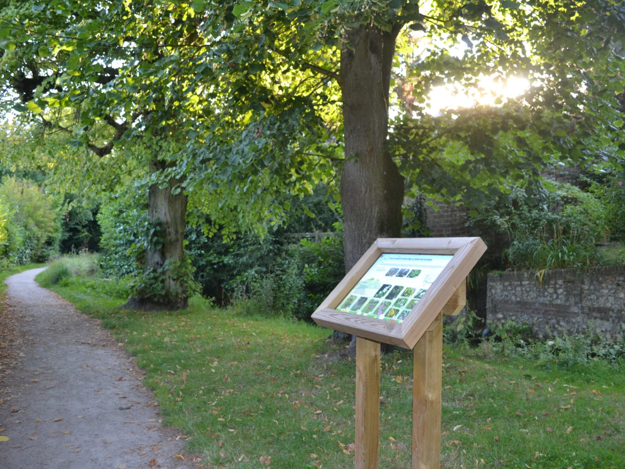 Sente des Rivières Park